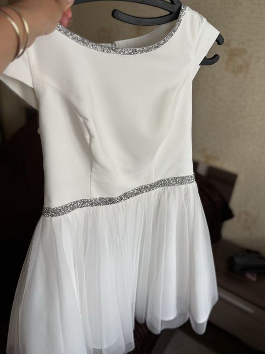 Бяла официална рокля escuara