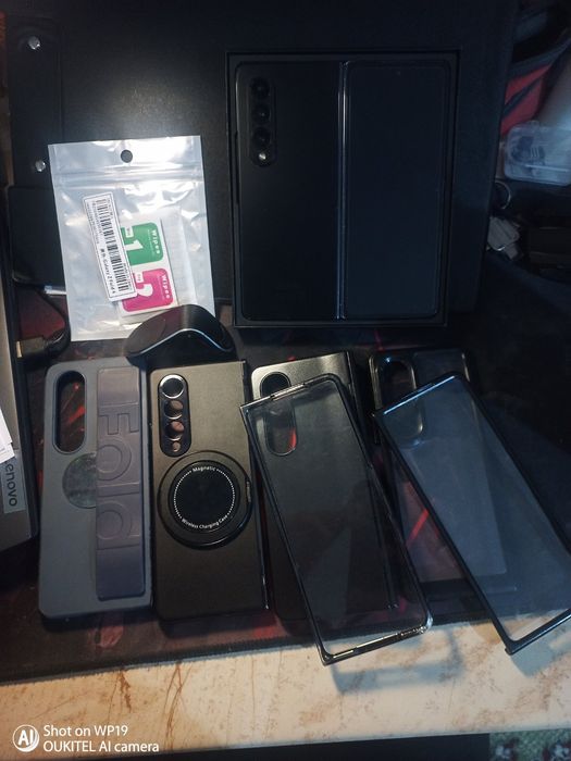 Samsung Galaxy Z Fold 4 512GB / 12GB RAM (jett black) + Много аксесоари