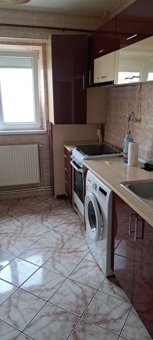 Inchiriez apartament 3 camere