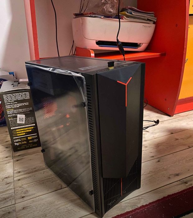 Kompyuter igrovoy sotiladi komplekt ideal xolatda stoli bilan