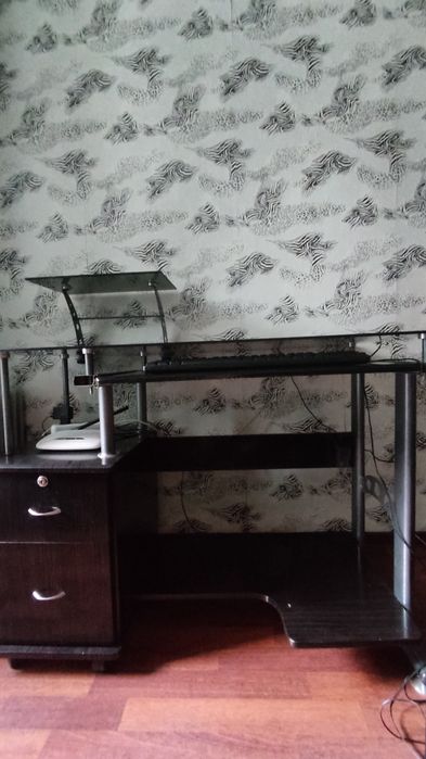 Стол компьютерный (письменный) за 18000