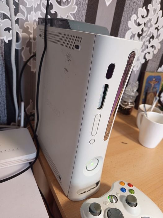 Xbox 360 și accesorii.