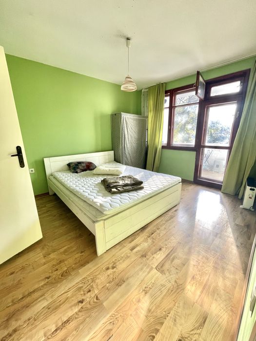 Тристаен апартамент във Възраждане, Бургас!!