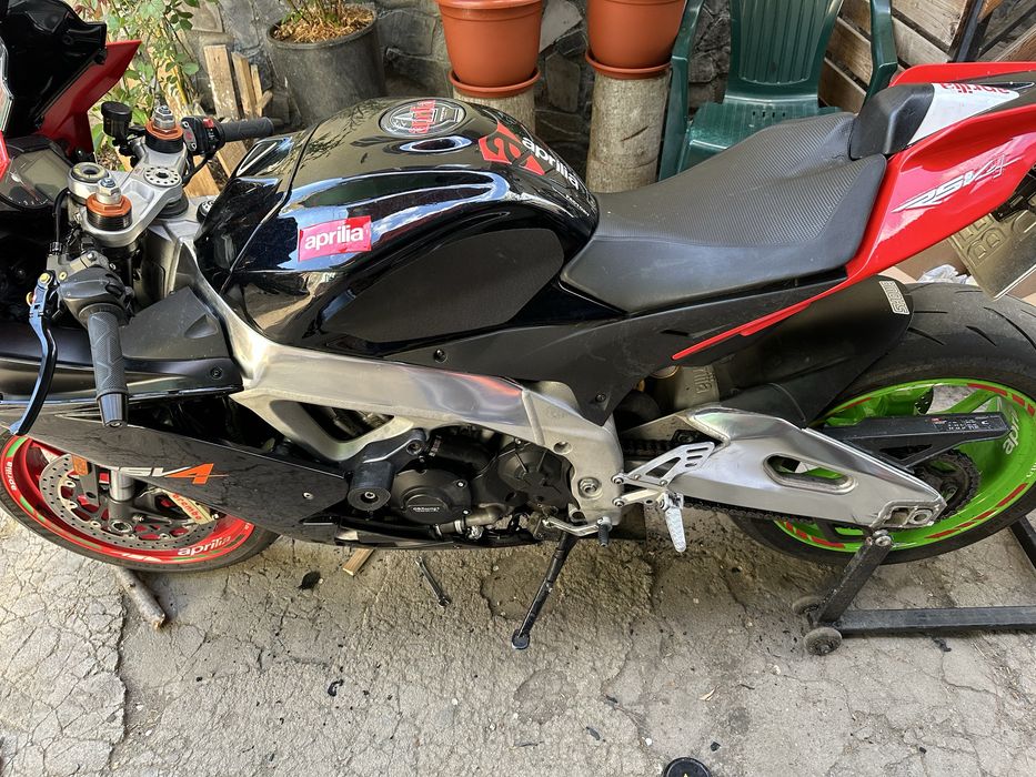 Aprilia rsv4 1000