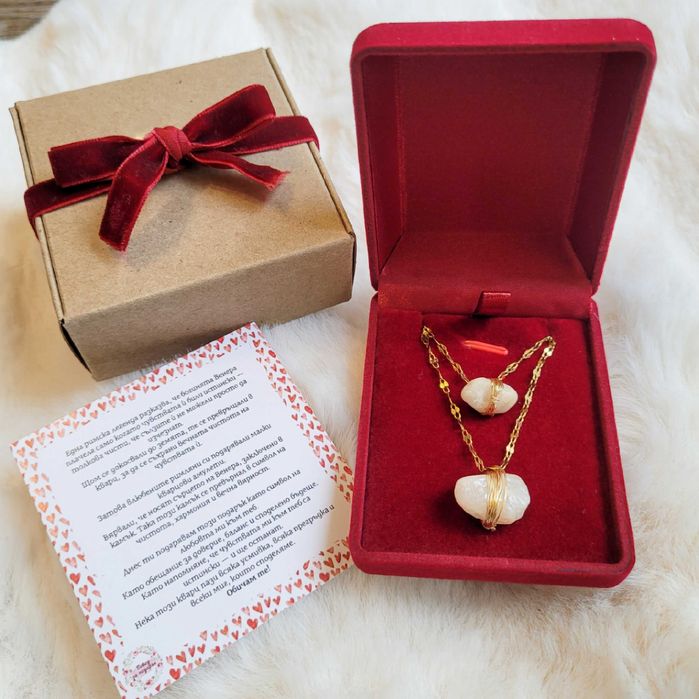 Подарък за Свети Валентин - колие с естествен кварц