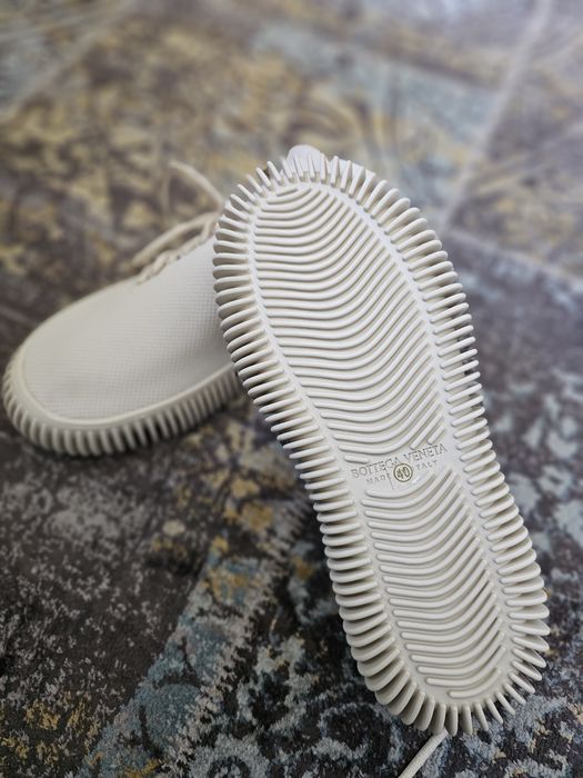 Продам НОВЫЕ кроссовки