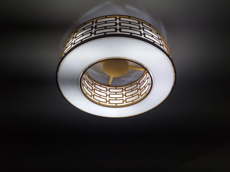 Продам люстру новую. Versace