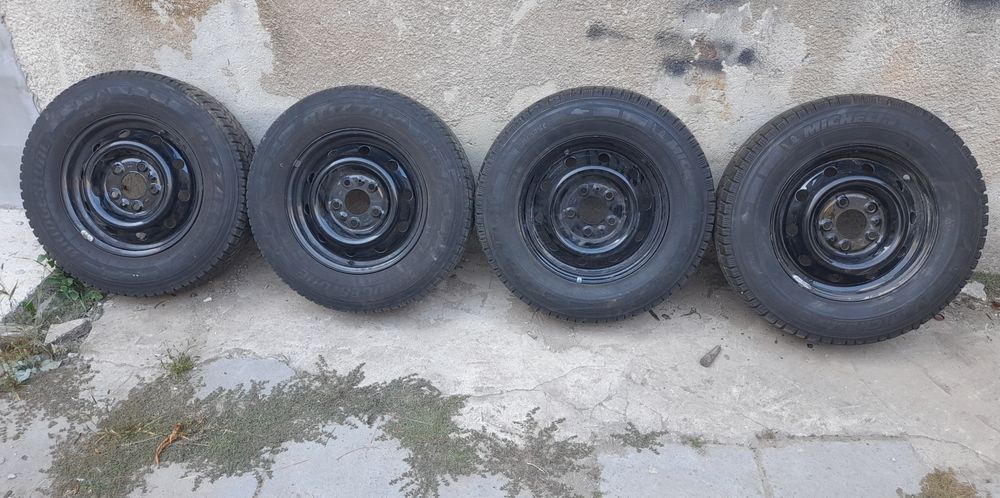 Гуми-зимни- 205/75/16 С - 4бр. Бус Fiat,Citroen,Peugeot.
