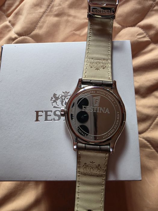 Продавам мъжки часовник Festina