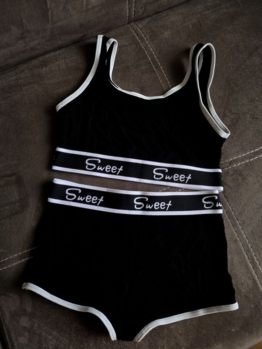 Комплект къс топ с къси панталонки и къс топ с боксерки