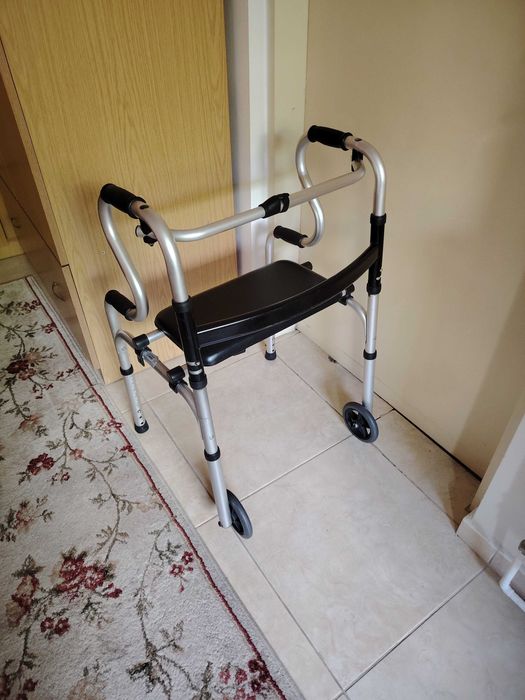 Cadru de mers cu două roți, reglabil și rabatabil, usor