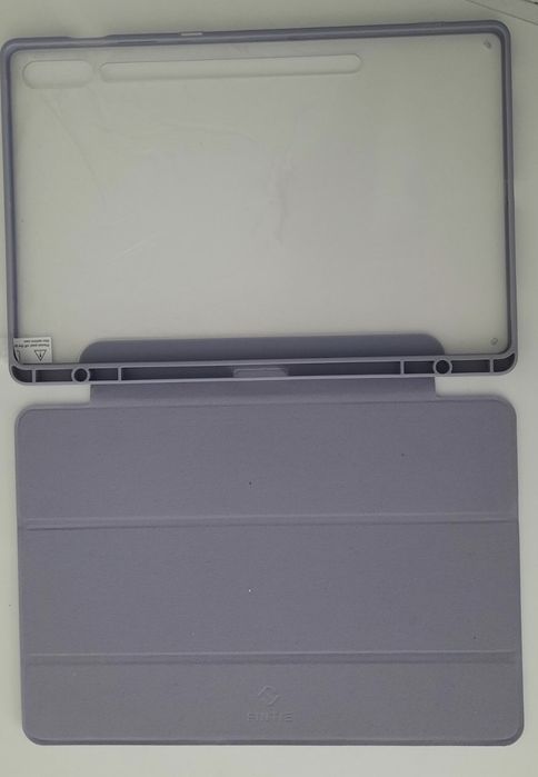 Продава се калъф за  таблет iPad Air 6 13" инча