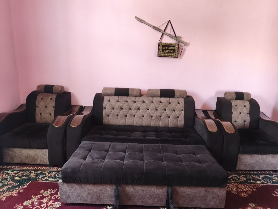 Kravat va krislo hamda spanli 3tasi birda