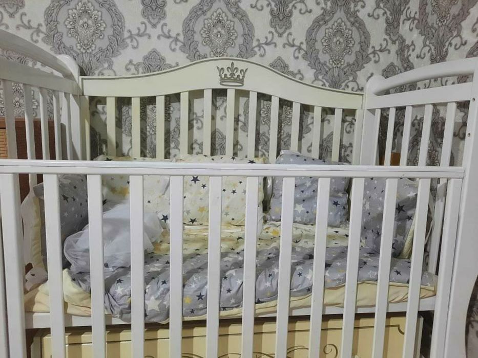 Детская кроватка (манеж)