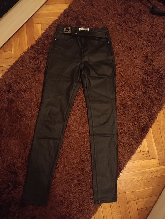 Дамски панталон по тялото