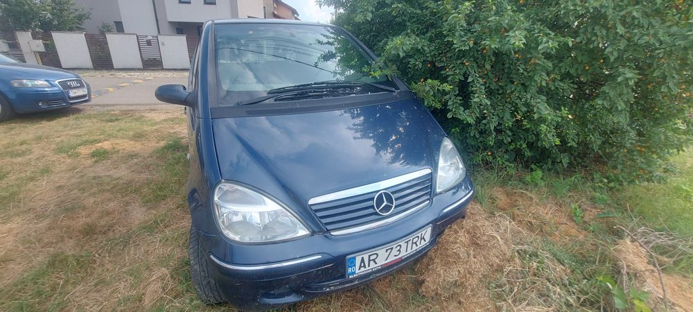 Vând Mercedes-Benz pentru piese mașină merge foarte bine