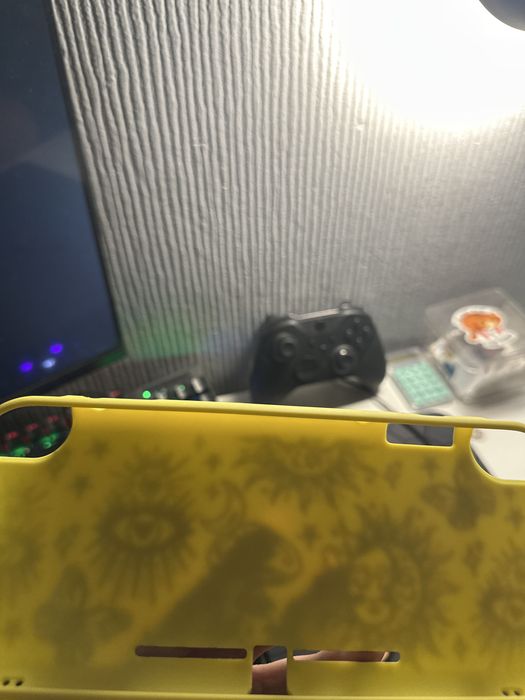 Nintendo switch lite  желтый