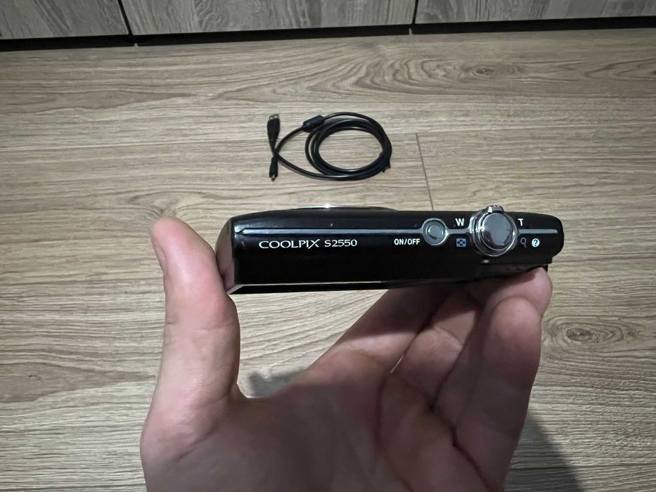 Camera foto digitala Nikon Coolpix S2550 imprima data si ora pe poza
