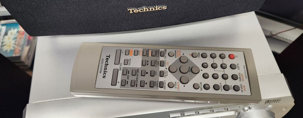 Sistem Technics cu DVD complet cu telecomandă și sateliți Surround