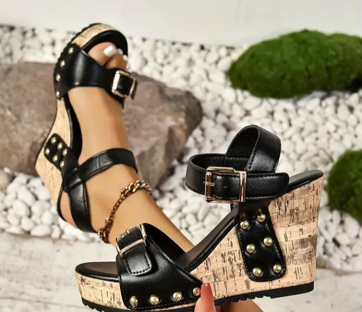 Дамски сандали с платформа