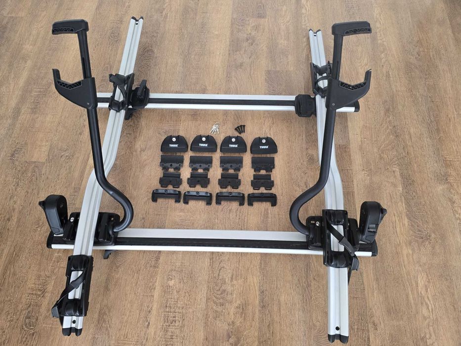 Vând două suporturi THULE pentru bicicletă împreună cu două bare transversale THULE de fixare pe automobil