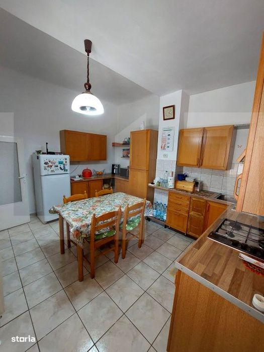 Casa de vanzare, 304 mp, zona Gradiste