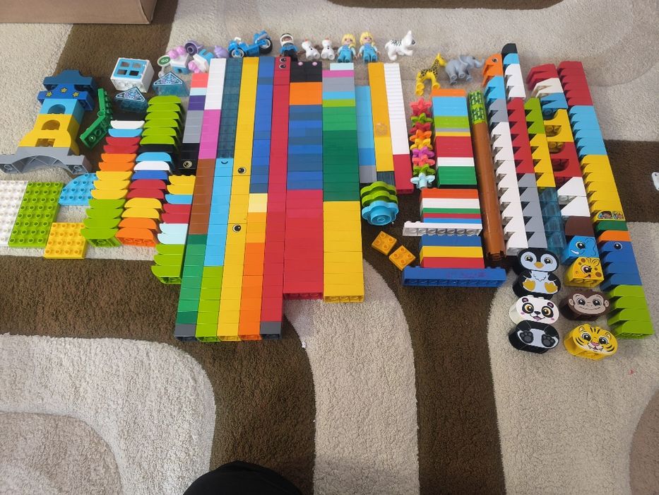 LEGO DUPLO оригинално – 450 части + 2 големи подложки, фигурки и живот