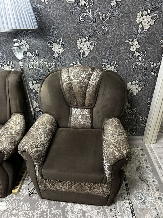 Диван с креслом