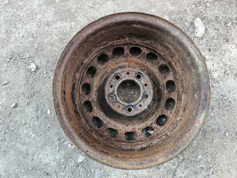 Продам оригинальный металлический диск на BMW 5 е39