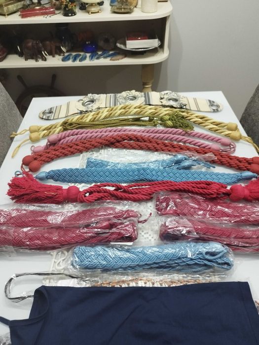 Centuri dama și brațe draperie