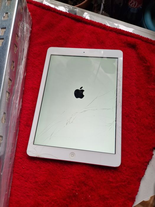 Tableta ipad pentru piese