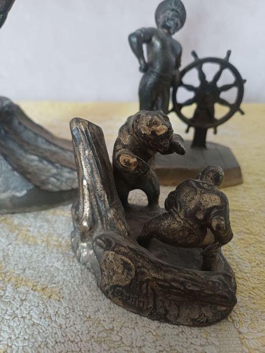 Продам статуэтки.