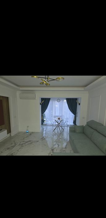 Vand apartament renovat complet