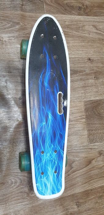 Продам б/у лонгборд с подсветкой на колёсах