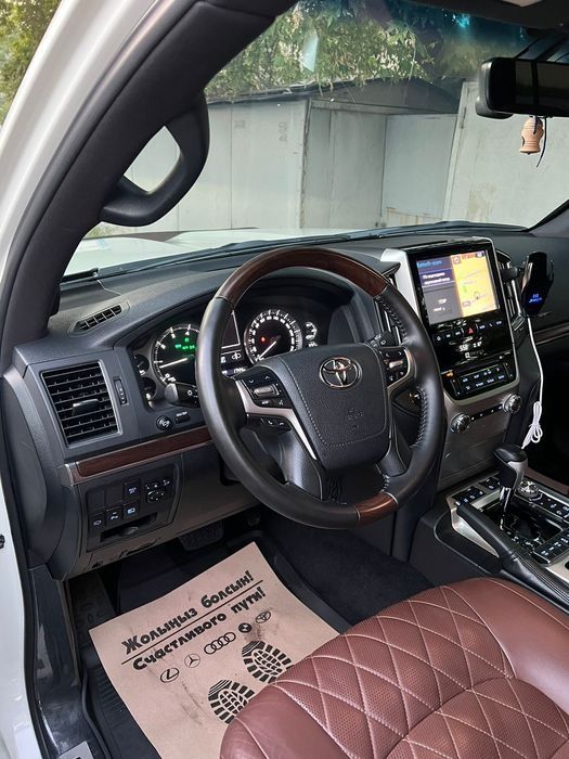 TOYOTA land cruiser 200