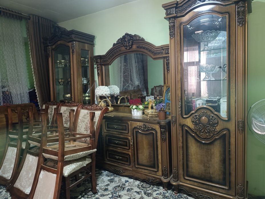 Stol sutul va pinal sotiladi. Xolati yangi