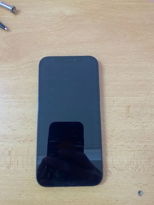 Продаю 12-й iPhone