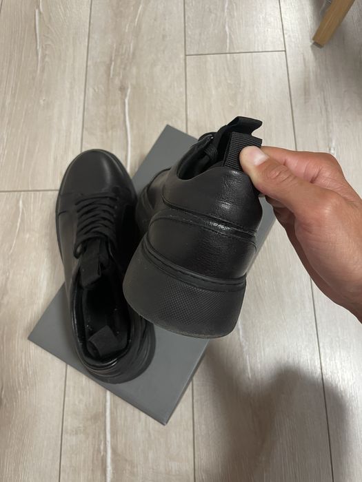 Кожени обувки с шев