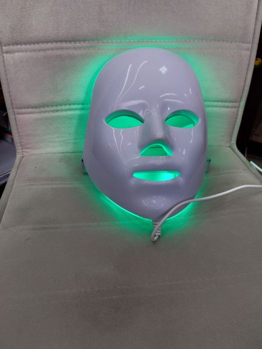 Козметична LED маска за лице.