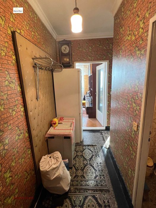 Продава 2-стаен.