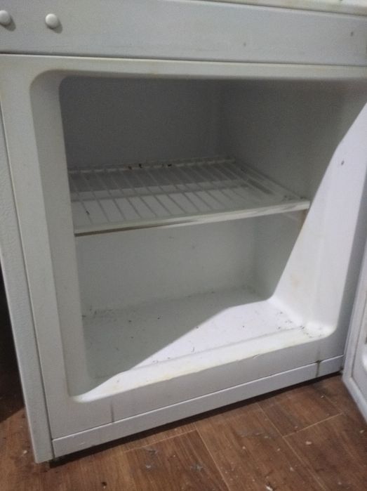 Продам двухкамерный холодильник