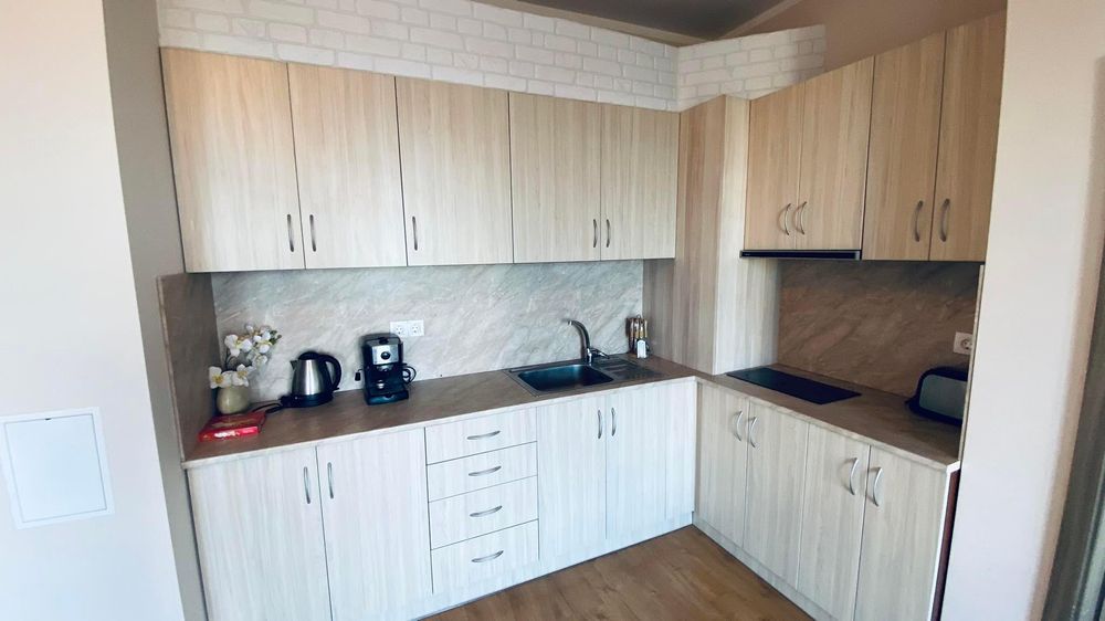 Дава се под наем Тристаен апартамент в Бургас, Зорница - 100 кв.м за 969 € - Снимка #2