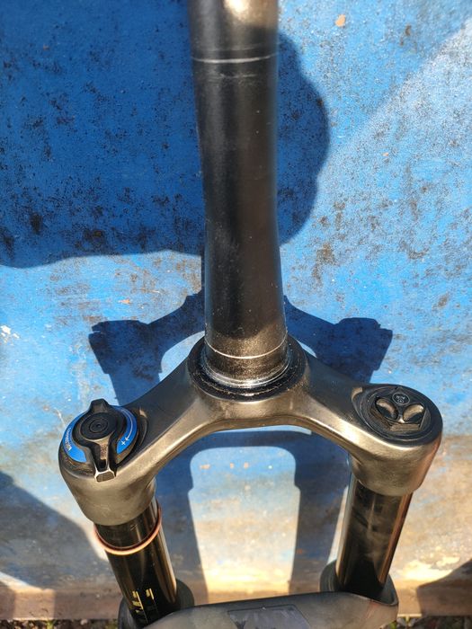 Vând furca Rockshox de 140mm