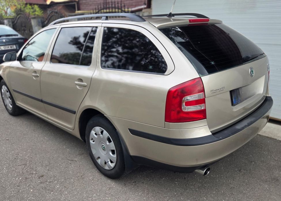 Skoda Octavia 1,6 MPI, vopsea originala fără rugina, superba