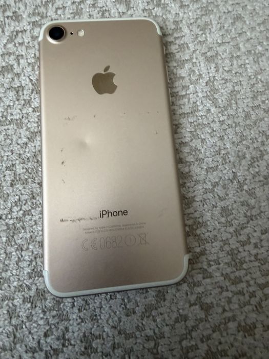 Iphone 7 без гаранция и е използвано много малко без зарядно