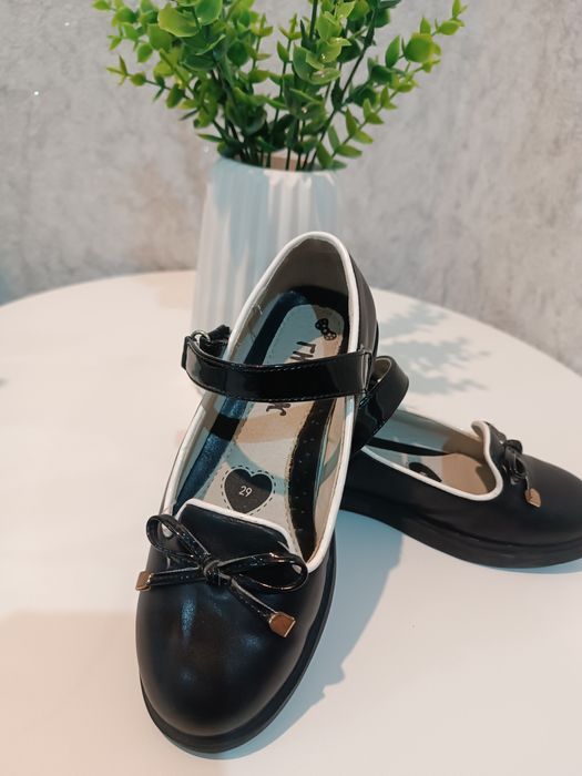 Продам туфли для девочки