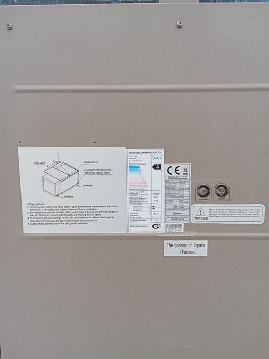 Это промышленный Аir-Cooled Modular Chiller (наружный блок кондиционер