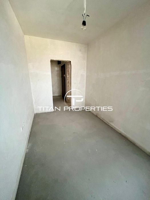 Тристаен апартамент в жк. Христо Смирненски