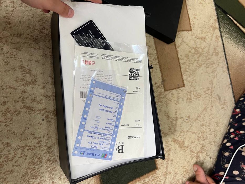 Кроссовки новые с коробкой и документами