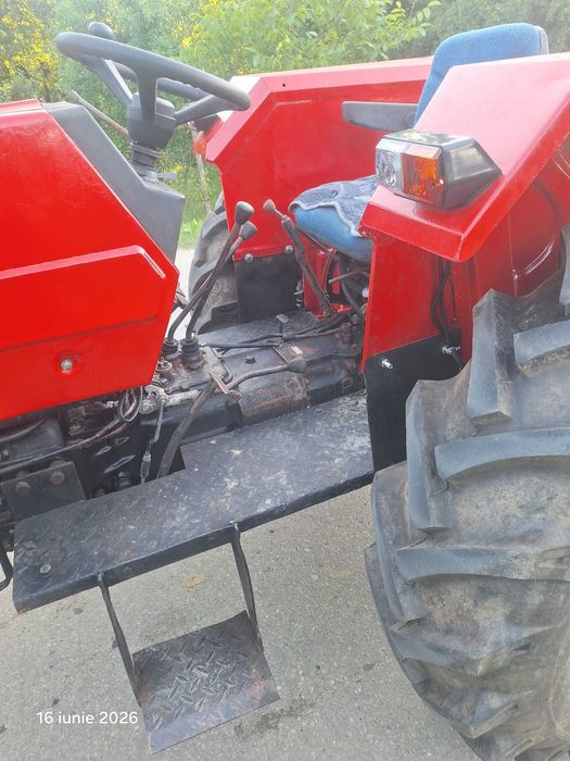 Tractor Universal 453, an 2004, greu si semigreu, distanțier mare, servodirectie, carte RO